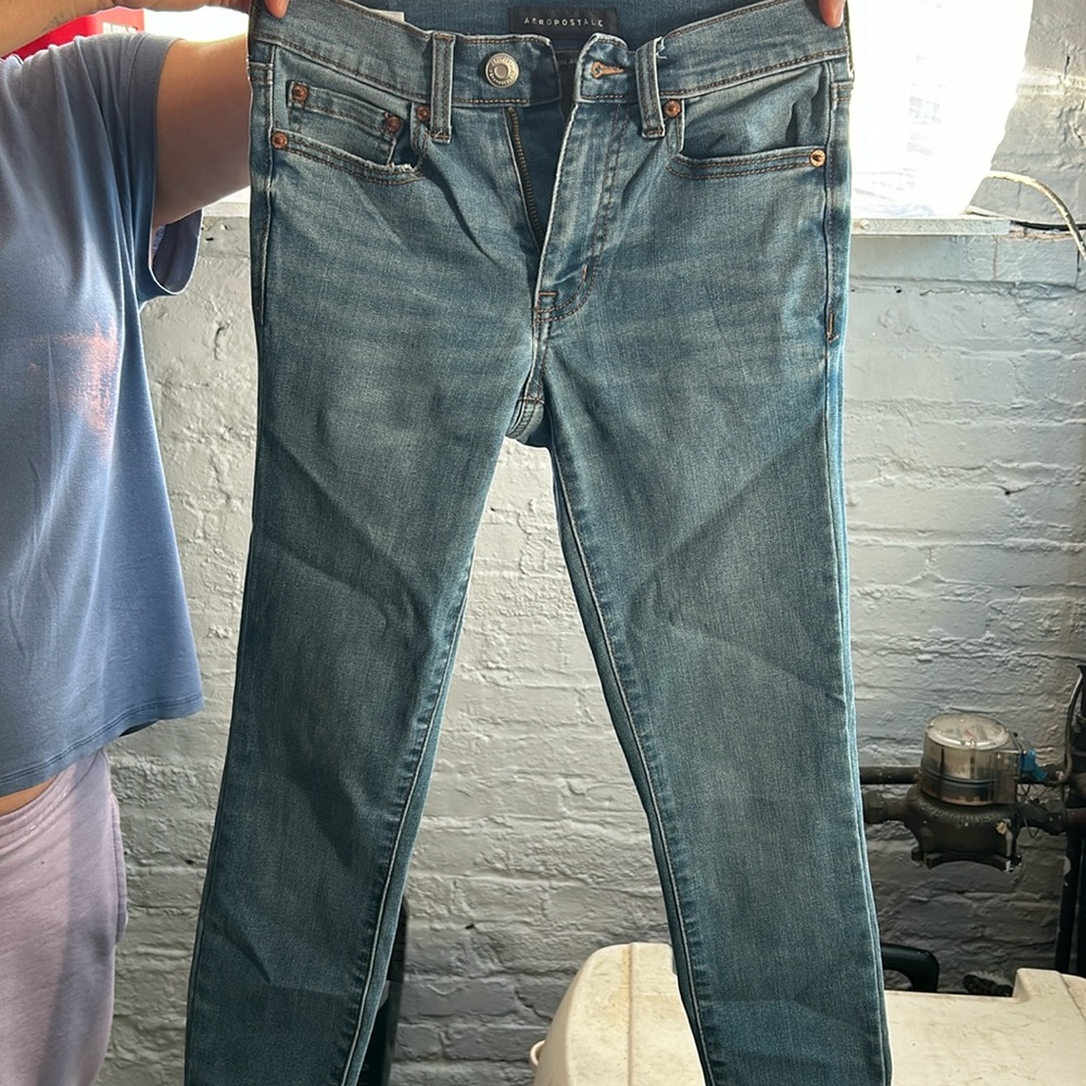 A aeropostal jeans they are skinny high rise size 000 jeans color